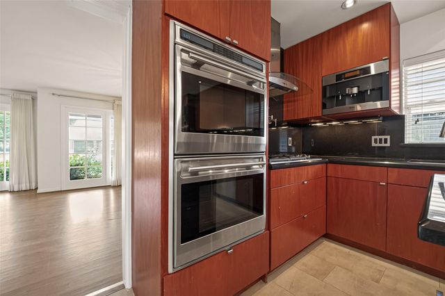 5232 Piping Rock Ln Lane, Houston, TX 77056