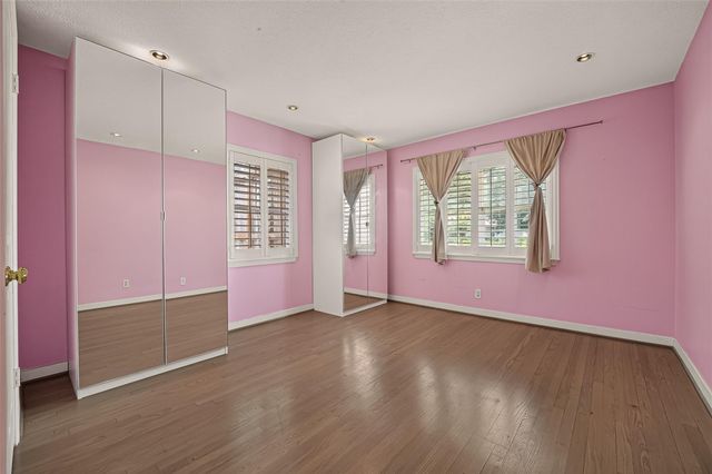 5232 Piping Rock Ln Lane, Houston, TX 77056