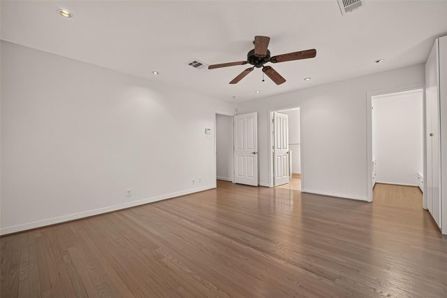 5232 Piping Rock Ln Lane, Houston, TX 77056