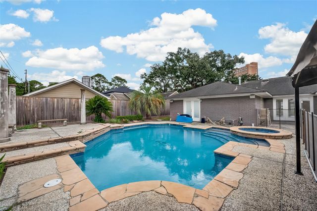 5232 Piping Rock Ln Lane, Houston, TX 77056