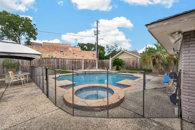 5232 Piping Rock Ln Lane, Houston, TX 77056
