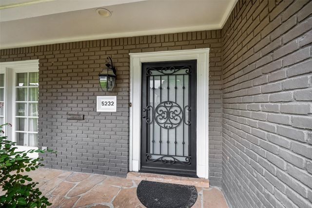 5232 Piping Rock Ln Lane, Houston, TX 77056