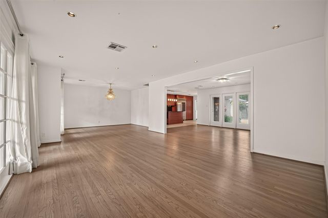 5232 Piping Rock Ln Lane, Houston, TX 77056