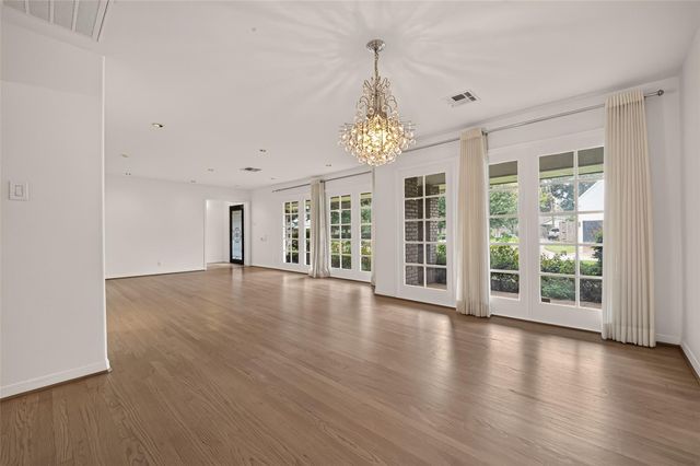 5232 Piping Rock Ln Lane, Houston, TX 77056