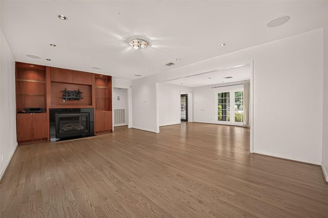 5232 Piping Rock Ln Lane, Houston, TX 77056