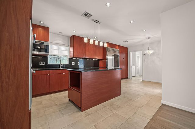 5232 Piping Rock Ln Lane, Houston, TX 77056