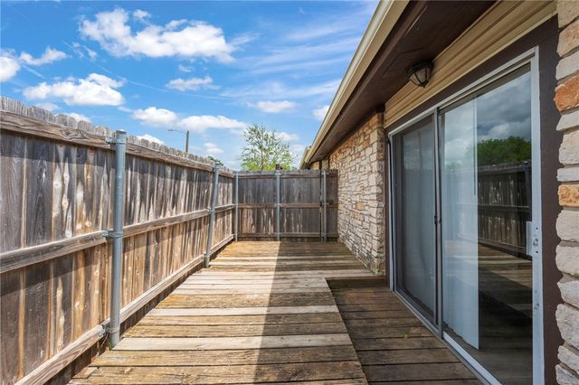 2100 Windsor 28, Bryan, TX 77802