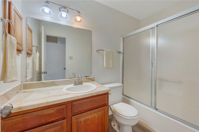 2100 Windsor 28, Bryan, TX 77802