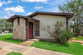 2100 Windsor 28, Bryan, TX 77802