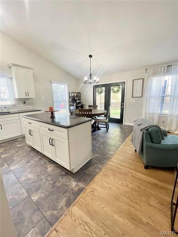 1057 EDGEWOOD Drive, O'fallon, IL 62269