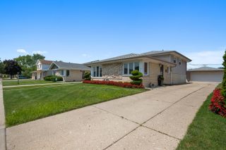 8426 W Betty Terrace, Niles, IL 60714