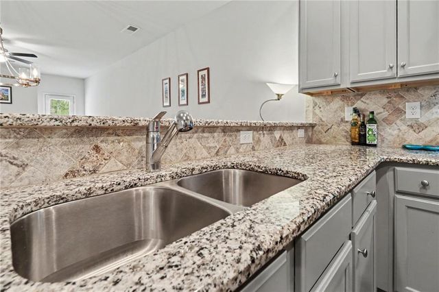 85 Castlemoor Loop, Adairsville, GA 30103