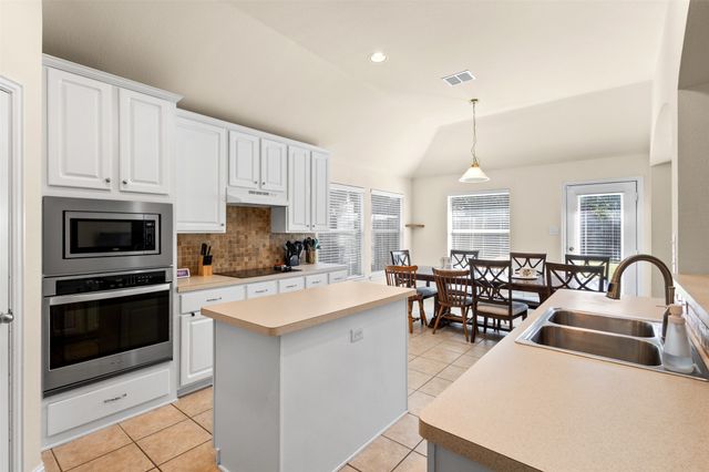 7521 Summer Meadows Drive, Fort Worth, TX 76123