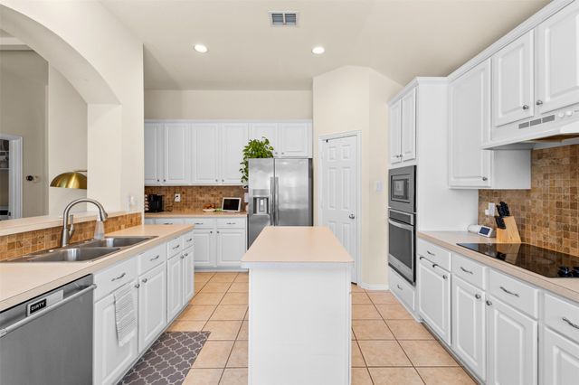 7521 Summer Meadows Drive, Fort Worth, TX 76123
