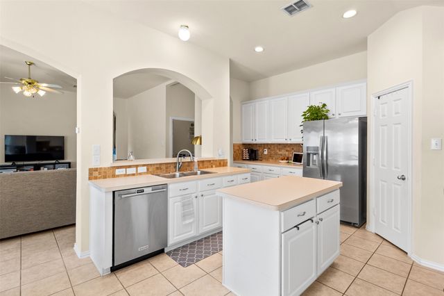 7521 Summer Meadows Drive, Fort Worth, TX 76123