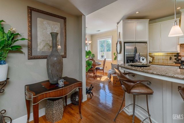 160 Oleander Avenue, Bakersfield, CA 93304