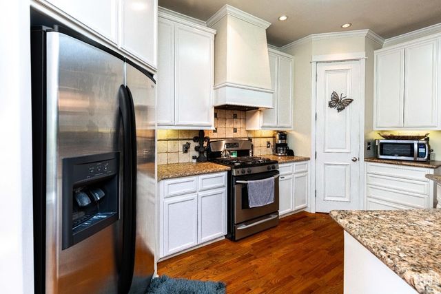 160 Oleander Avenue, Bakersfield, CA 93304