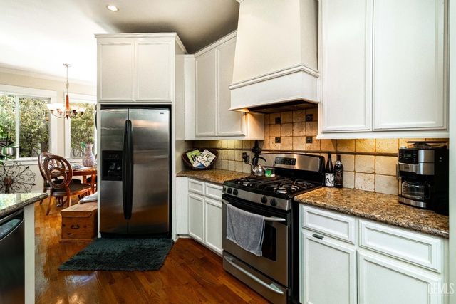 160 Oleander Avenue, Bakersfield, CA 93304