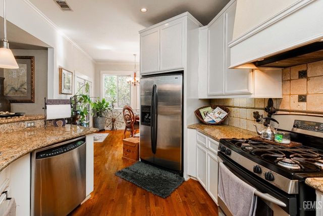 160 Oleander Avenue, Bakersfield, CA 93304