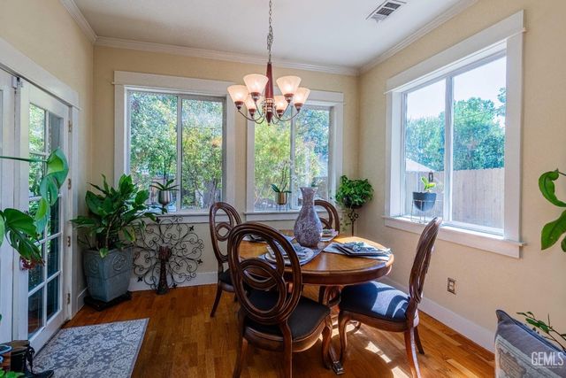 160 Oleander Avenue, Bakersfield, CA 93304