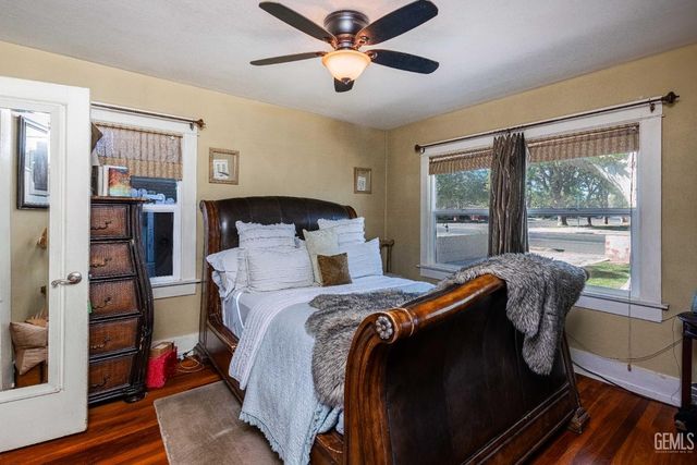 160 Oleander Avenue, Bakersfield, CA 93304