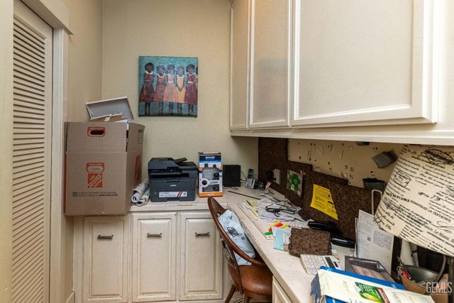 160 Oleander Avenue, Bakersfield, CA 93304