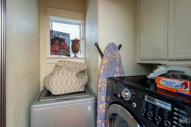 160 Oleander Avenue, Bakersfield, CA 93304