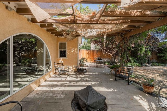 160 Oleander Avenue, Bakersfield, CA 93304