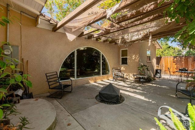 160 Oleander Avenue, Bakersfield, CA 93304