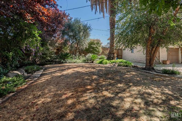 160 Oleander Avenue, Bakersfield, CA 93304