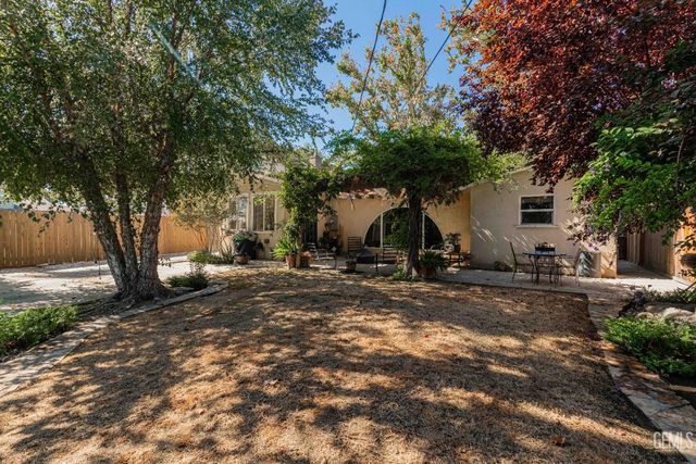 160 Oleander Avenue, Bakersfield, CA 93304