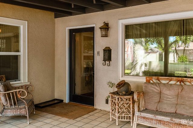 160 Oleander Avenue, Bakersfield, CA 93304