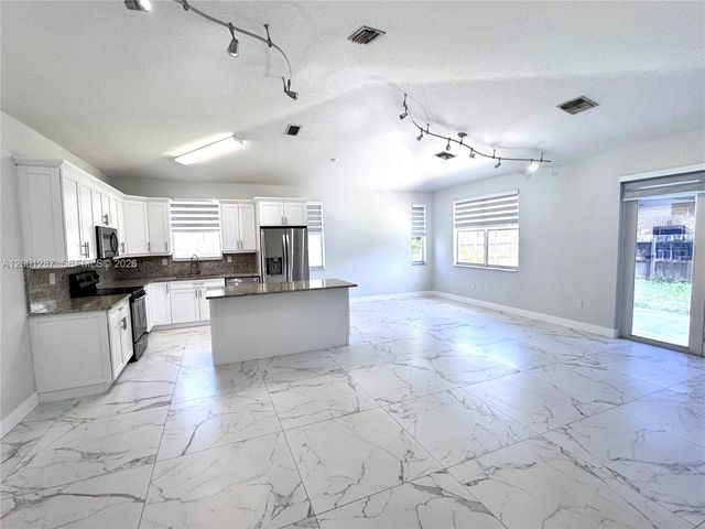 21405 Ingraham Ave Rd, Cutler Bay, FL 33189