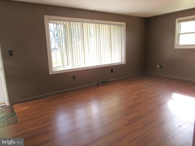 96 KENDALE RD, Red Lion, PA 17356