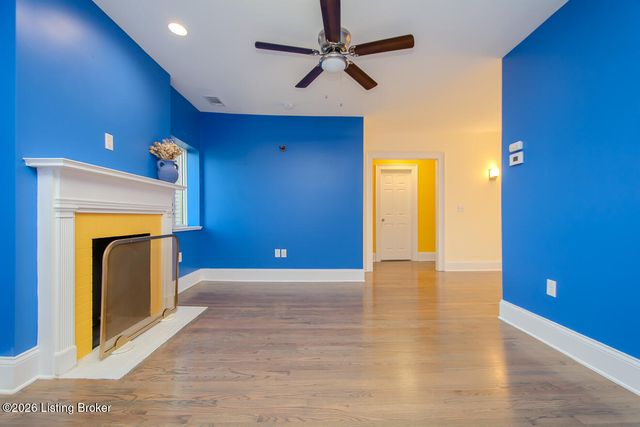 2126 Village Dr APT 12, Louisville, KY 40205