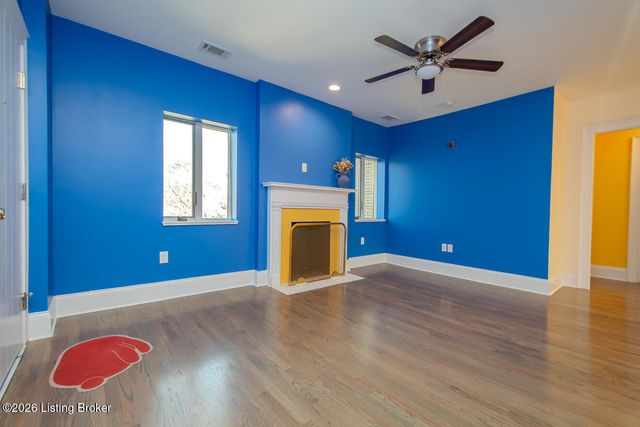 2126 Village Dr APT 12, Louisville, KY 40205