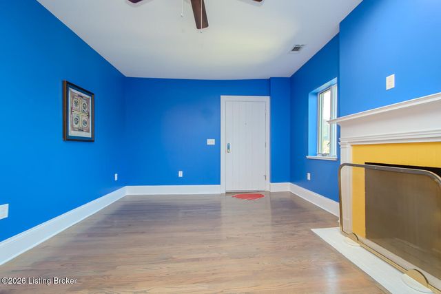 2126 Village Dr APT 12, Louisville, KY 40205