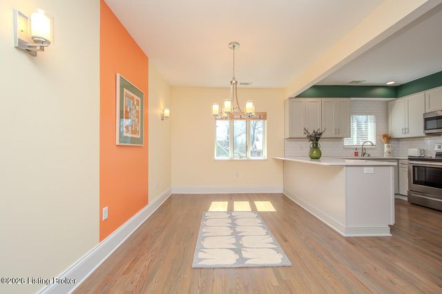 2126 Village Dr APT 12, Louisville, KY 40205