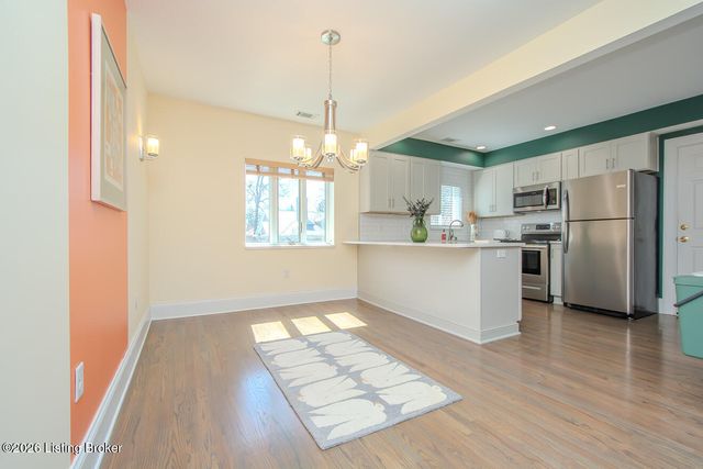 2126 Village Dr APT 12, Louisville, KY 40205