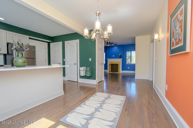 2126 Village Dr APT 12, Louisville, KY 40205