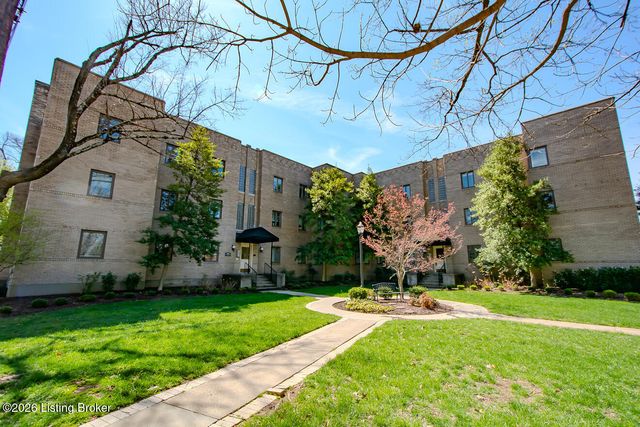 2126 Village Dr APT 12, Louisville, KY 40205