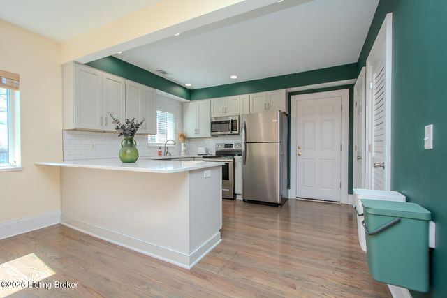 2126 Village Dr APT 12, Louisville, KY 40205