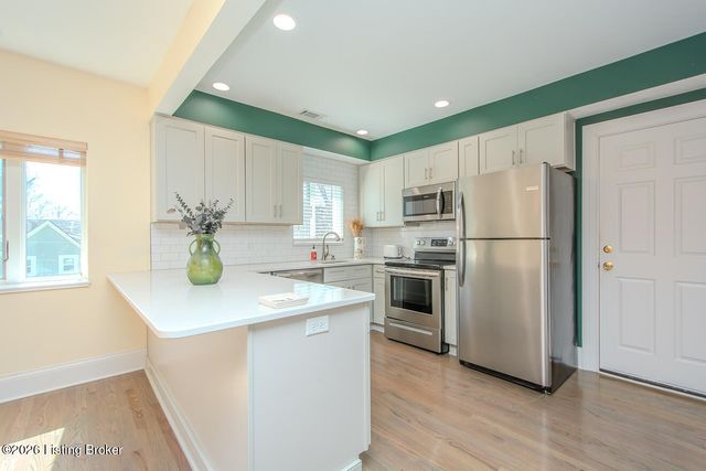 2126 Village Dr APT 12, Louisville, KY 40205