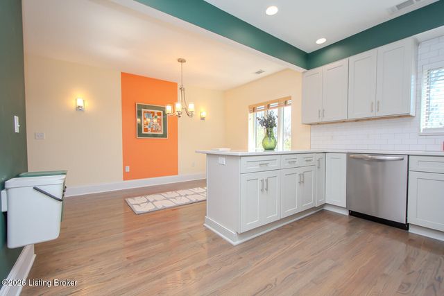 2126 Village Dr APT 12, Louisville, KY 40205