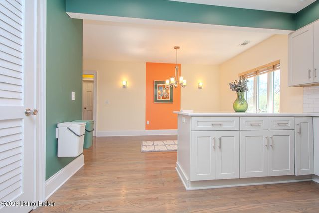 2126 Village Dr APT 12, Louisville, KY 40205