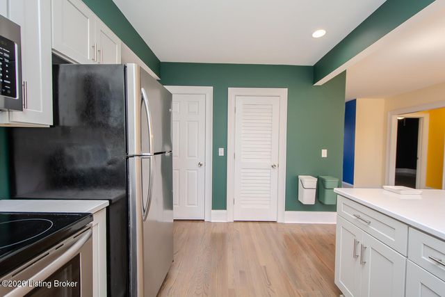 2126 Village Dr APT 12, Louisville, KY 40205