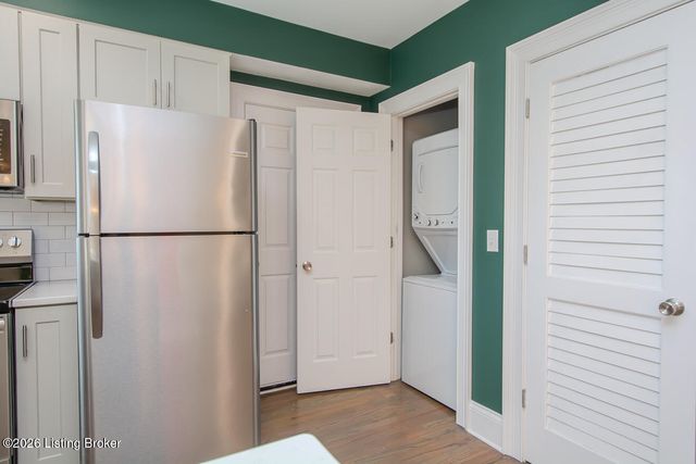 2126 Village Dr APT 12, Louisville, KY 40205