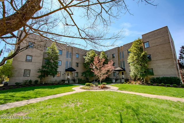 2126 Village Dr APT 12, Louisville, KY 40205