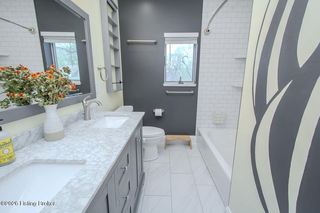 2126 Village Dr APT 12, Louisville, KY 40205