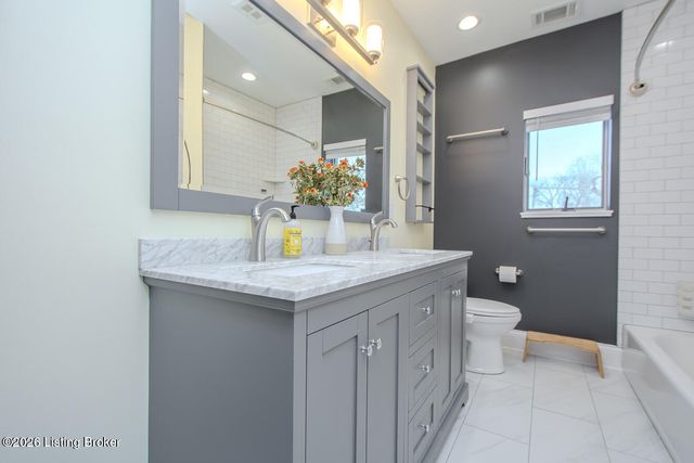 2126 Village Dr APT 12, Louisville, KY 40205